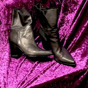 EUC BLEEKER AND BOND BLACK 8 1/2 M BOOTS.